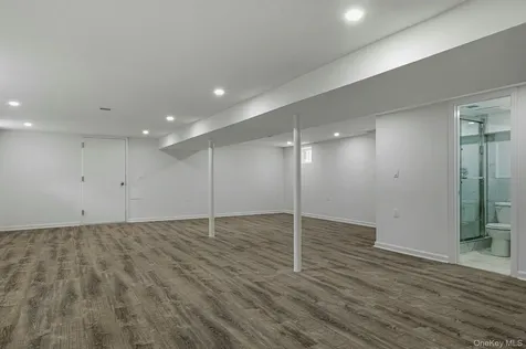 83-41 Little Neck Parkway Glen Oaks NY 11004
