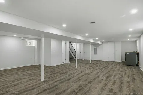 83-41 Little Neck Parkway Glen Oaks NY 11004