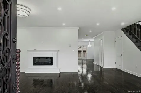 83-41 Little Neck Parkway Glen Oaks NY 11004