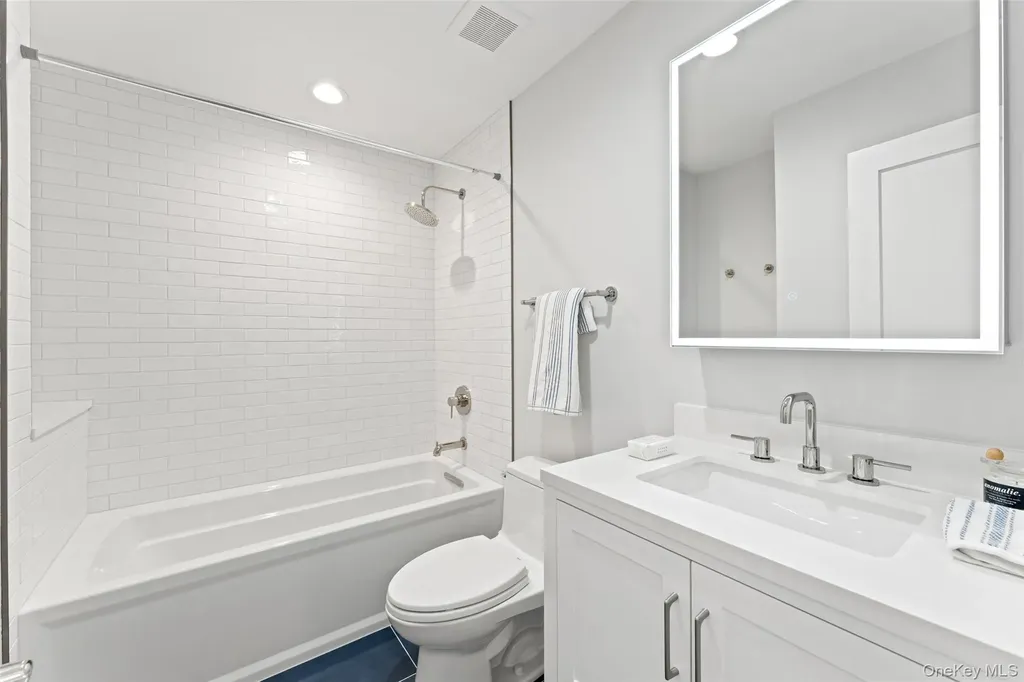 99 Waterside Close Eastchester NY 10709