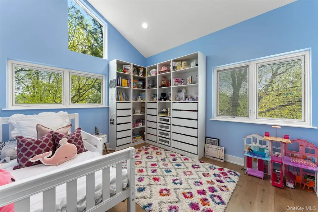 99 Waterside Close Eastchester NY 10709