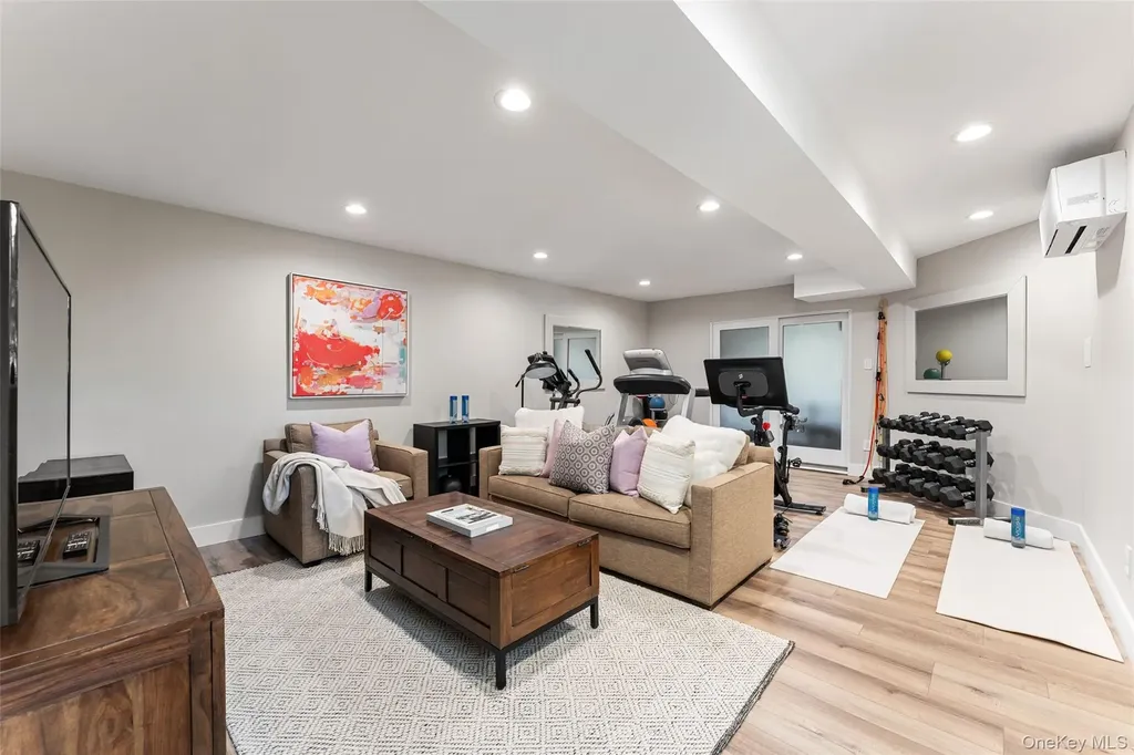 99 Waterside Close Eastchester NY 10709