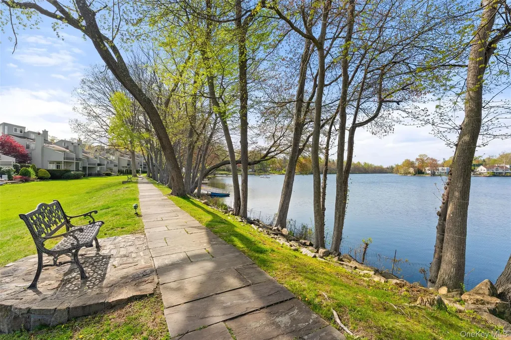 99 Waterside Close Eastchester NY 10709