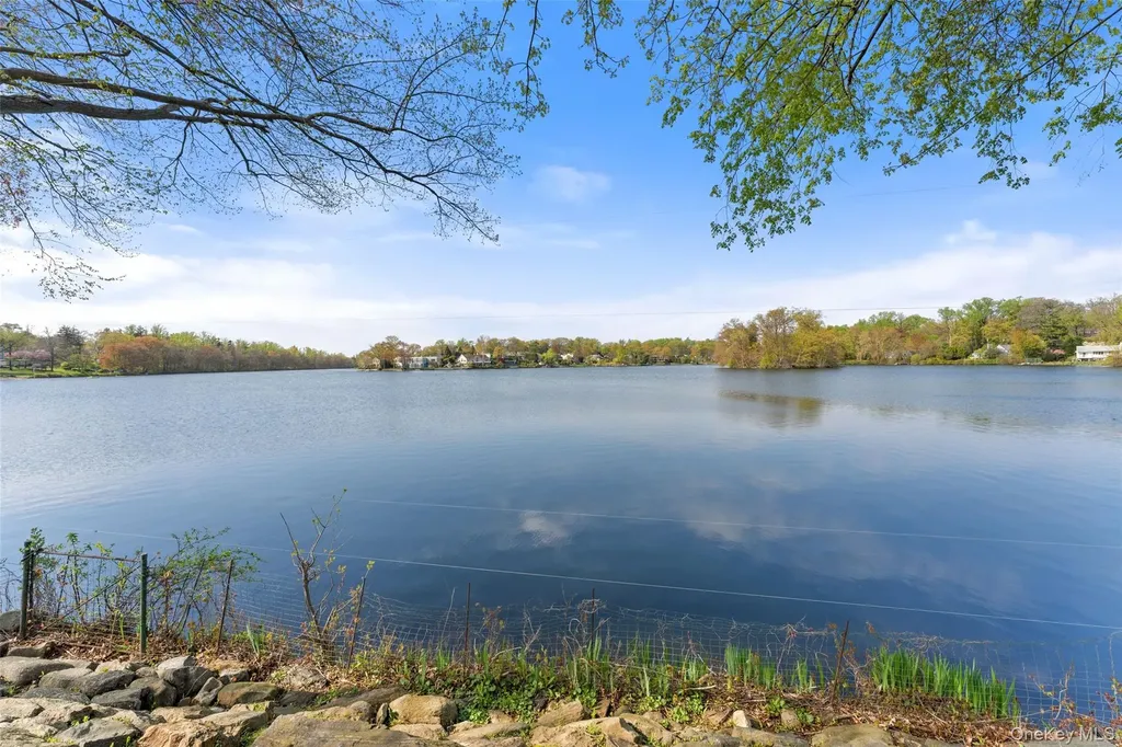 99 Waterside Close Eastchester NY 10709