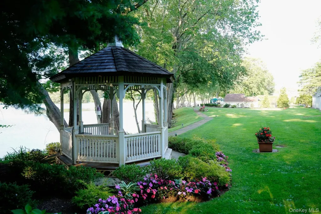 99 Waterside Close Eastchester NY 10709