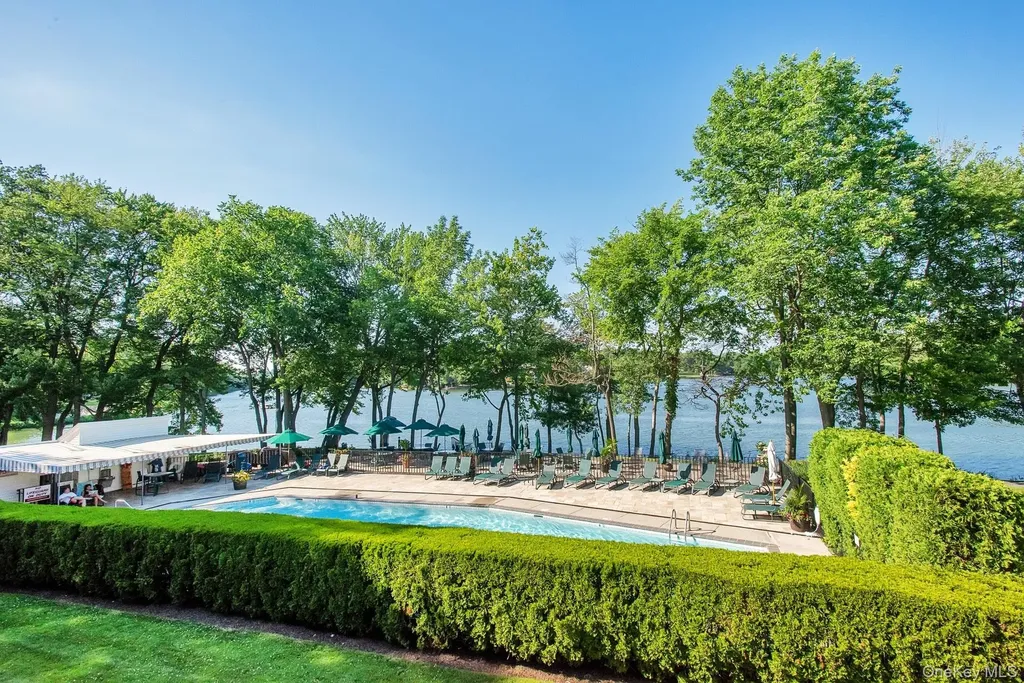 99 Waterside Close Eastchester NY 10709