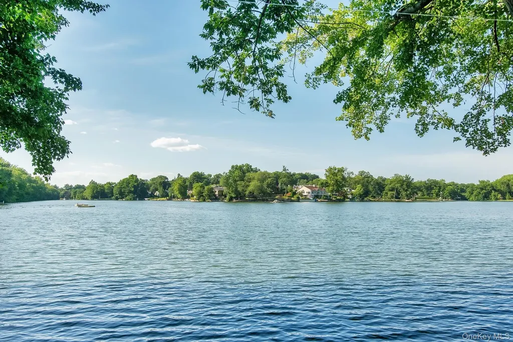99 Waterside Close Eastchester NY 10709