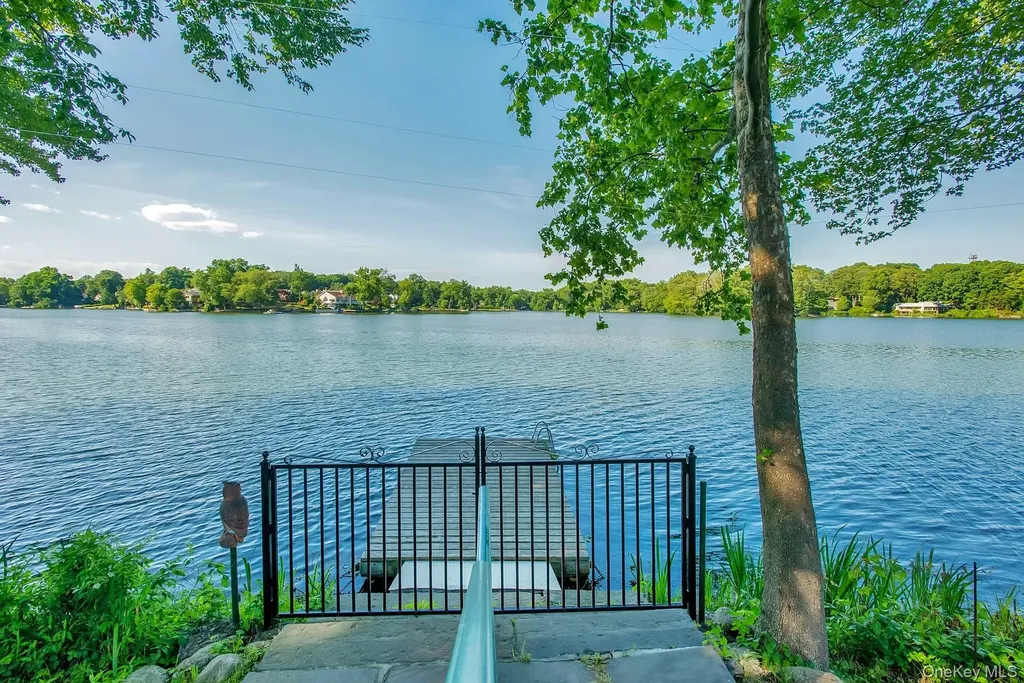 99 Waterside Close Eastchester NY 10709