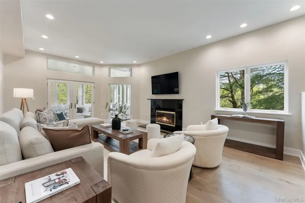 99 Waterside Close Eastchester NY 10709