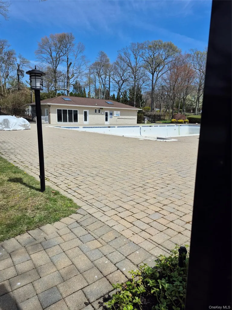 44 Fox Hill Drive Baiting Hollow NY 11933