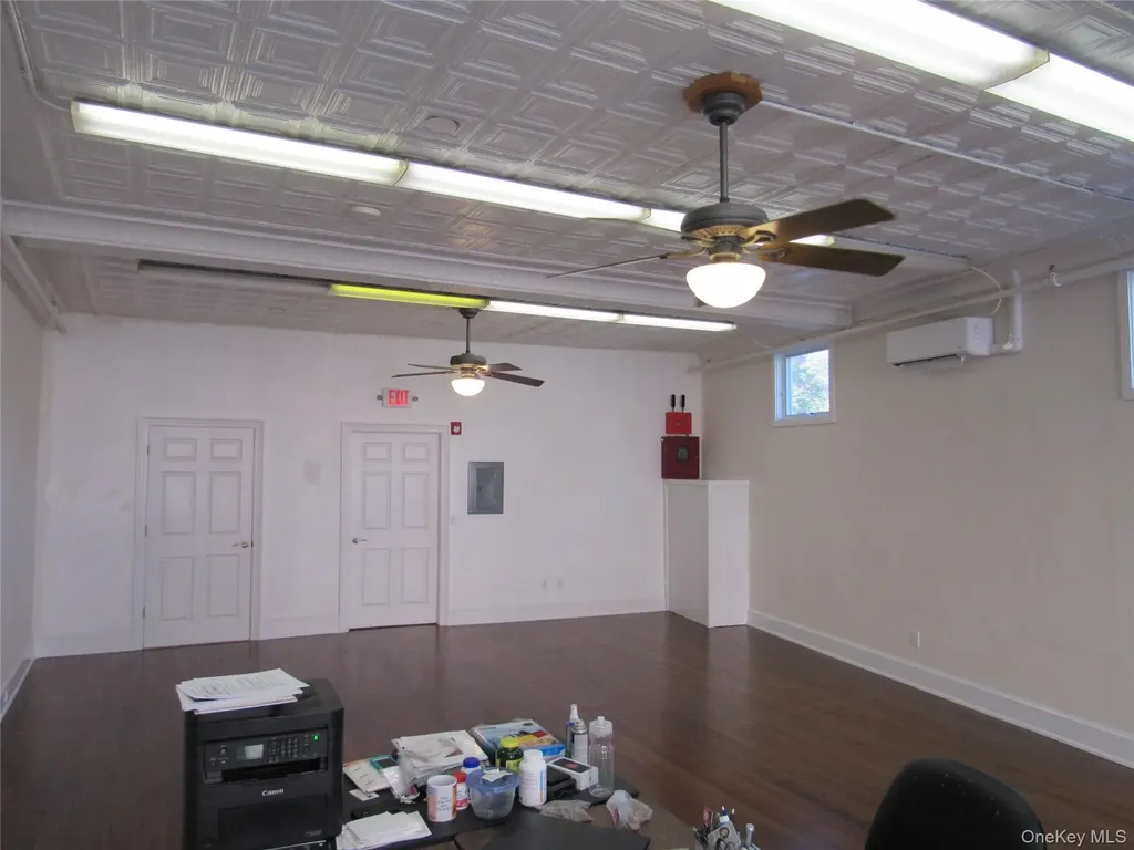 131 Roanoke Riverhead NY 11901