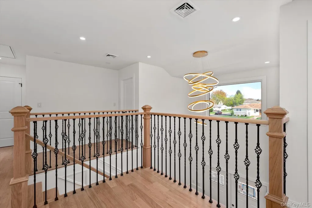 10 Faye Court Plainview NY 11803
