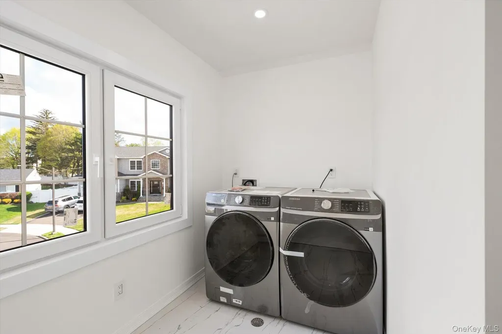 10 Faye Court Plainview NY 11803