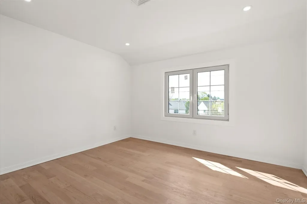 10 Faye Court Plainview NY 11803