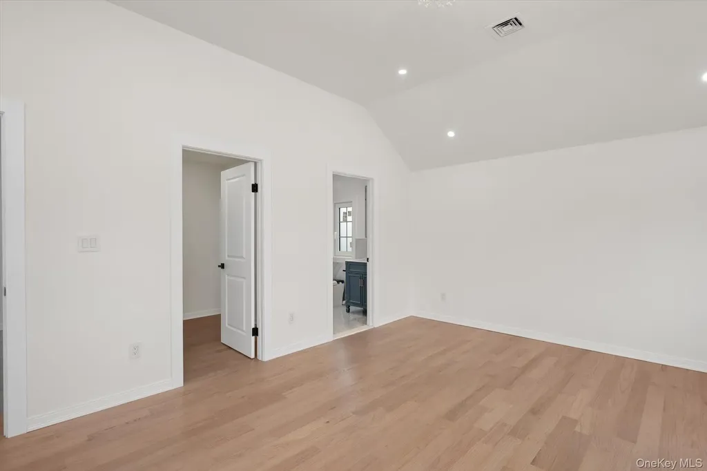 10 Faye Court Plainview NY 11803