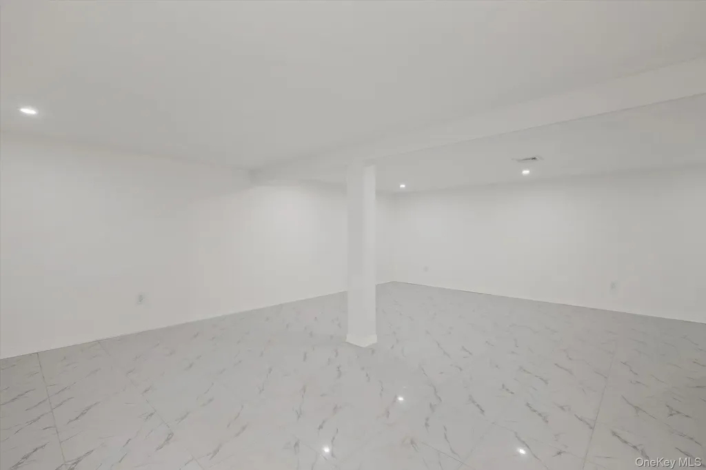 10 Faye Court Plainview NY 11803