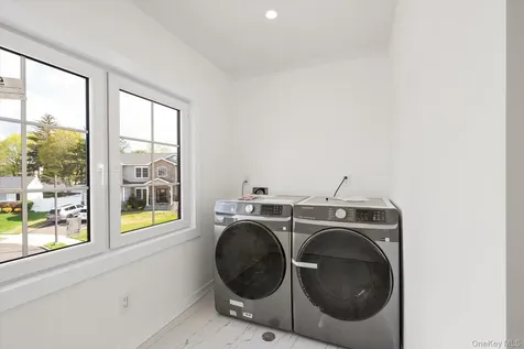10 Faye Court Plainview NY 11803