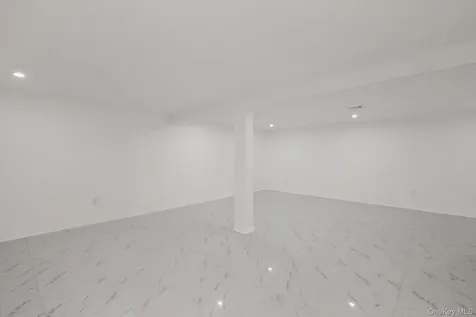 10 Faye Court Plainview NY 11803