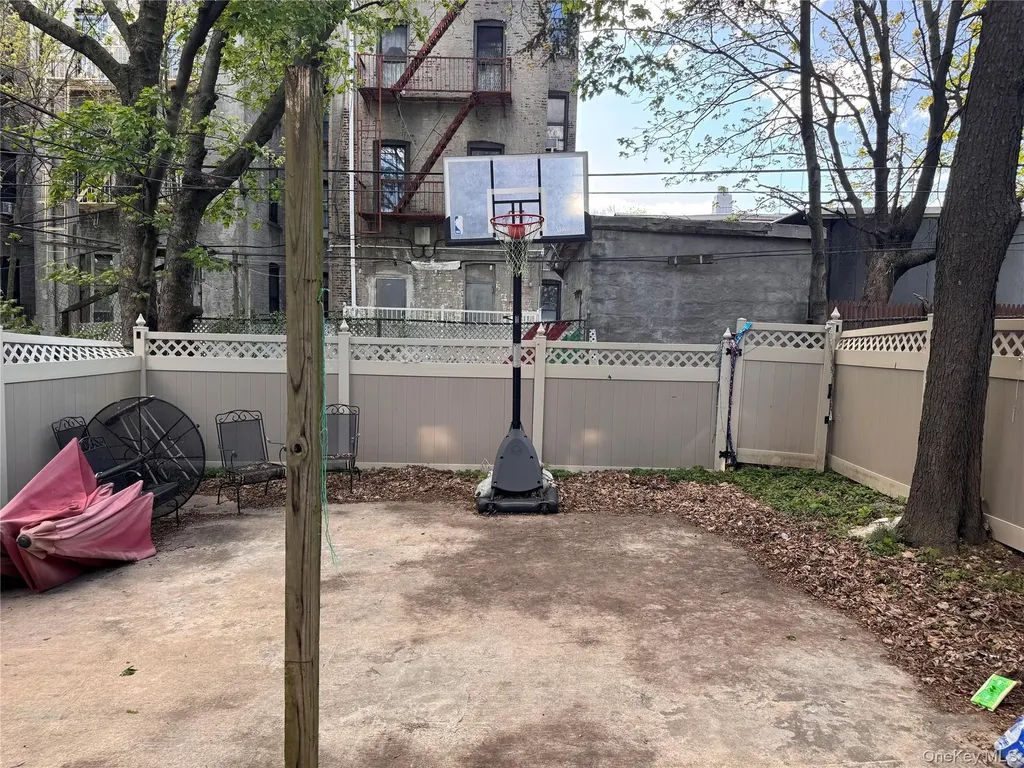18 Pleasant Place Brooklyn NY 11233