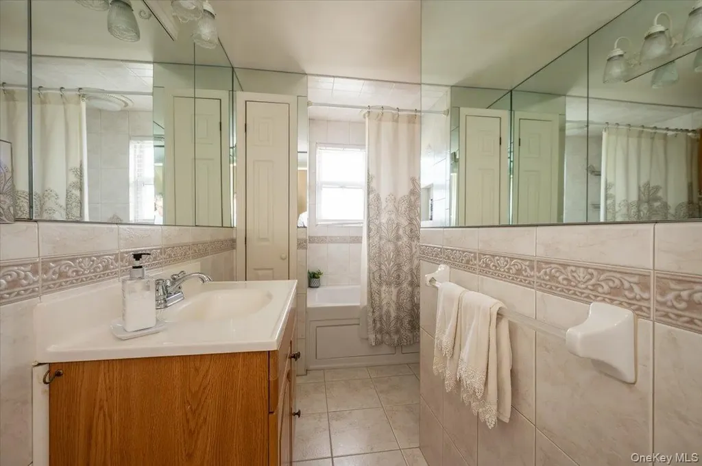 253 Blacksmith Road S Levittown NY 11756