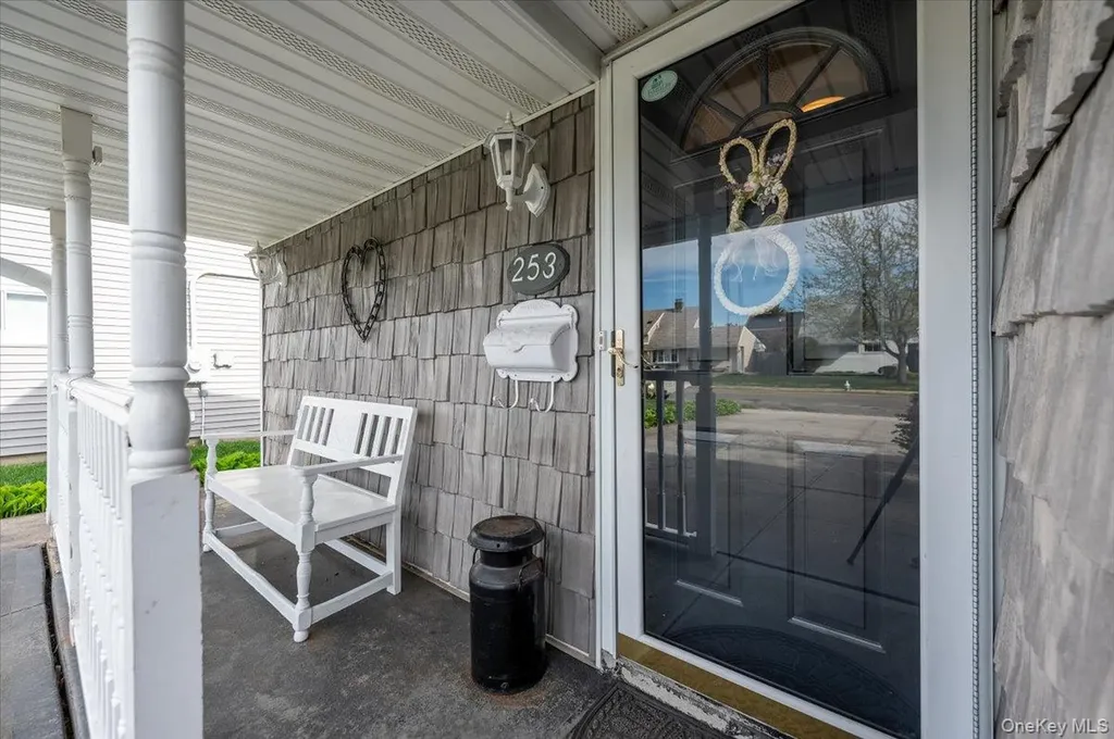 253 Blacksmith Road S Levittown NY 11756