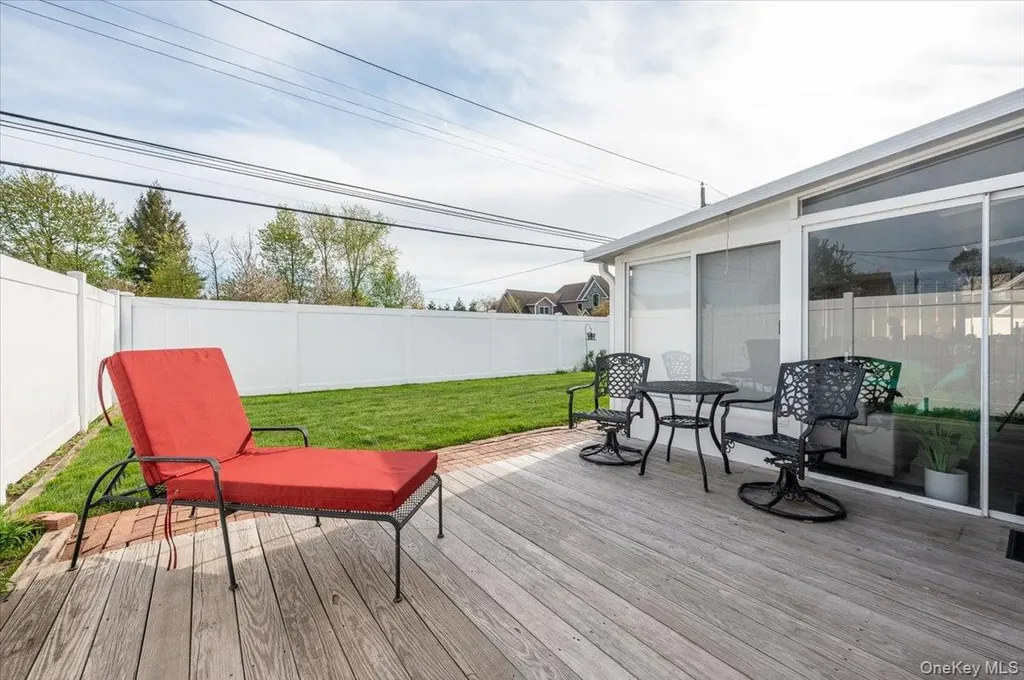 253 Blacksmith Road S Levittown NY 11756