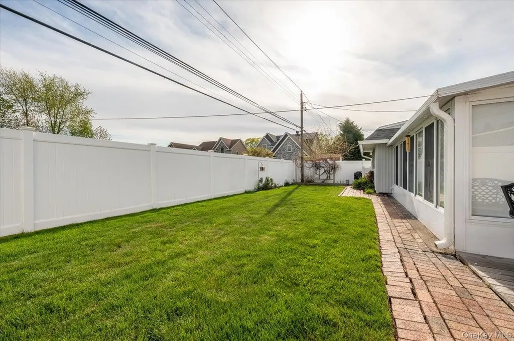 253 Blacksmith Road S Levittown NY 11756