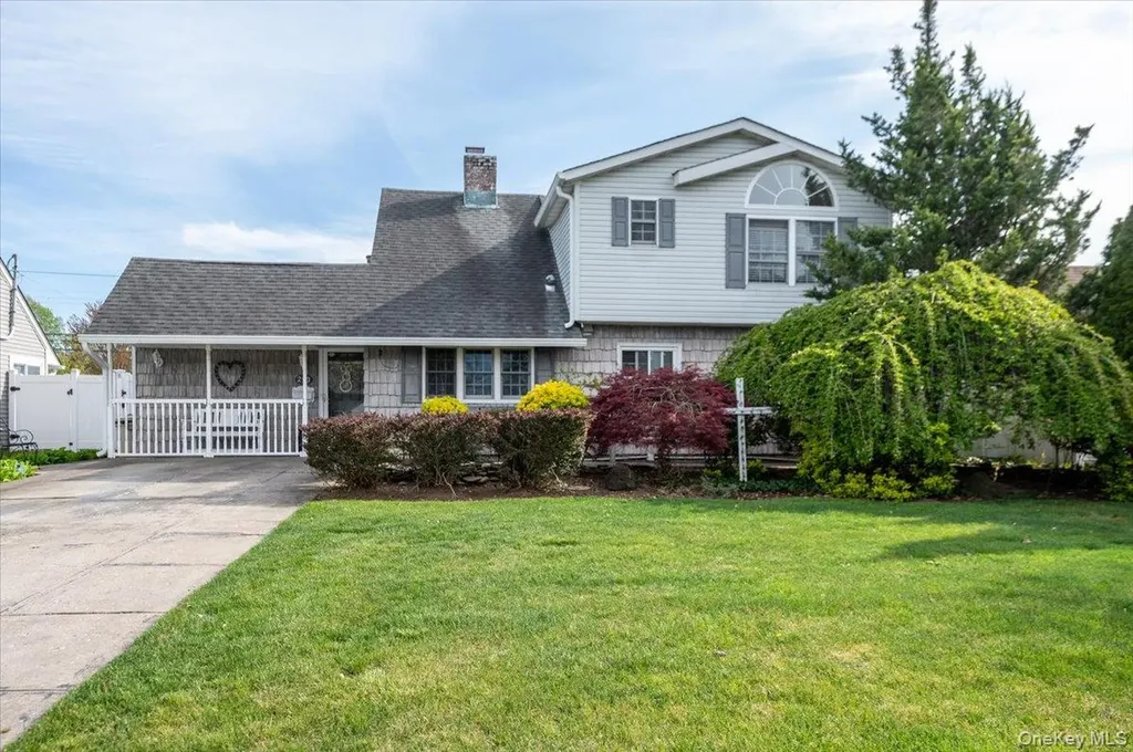 253 Blacksmith Road S Levittown NY 11756