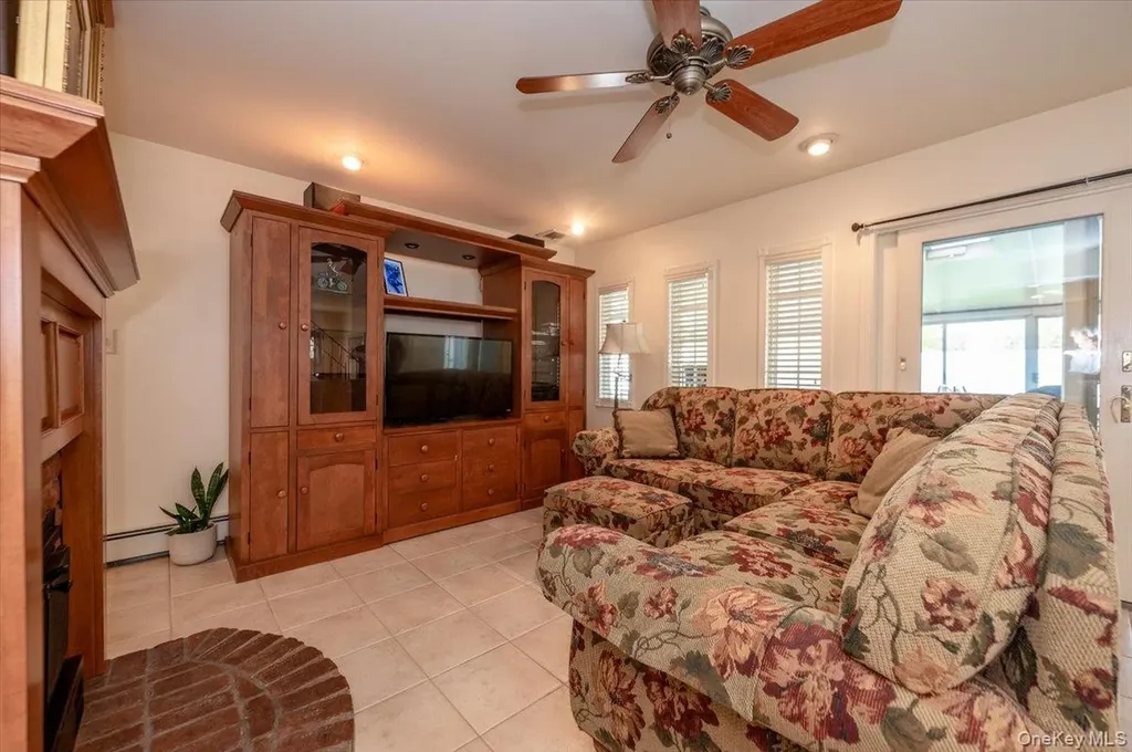 253 Blacksmith Road S Levittown NY 11756