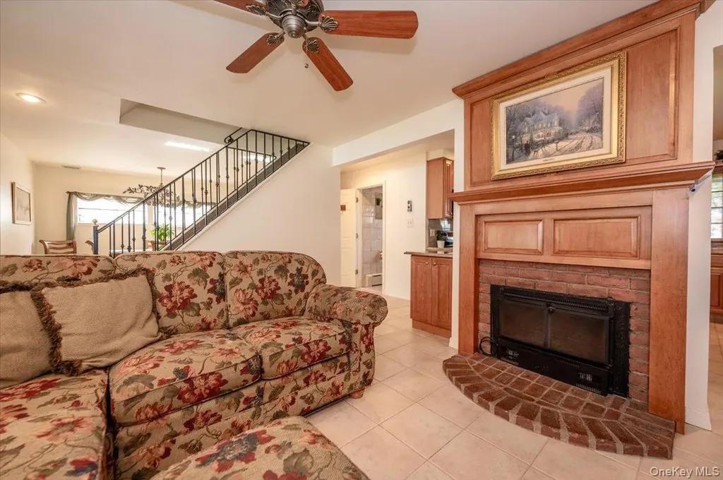 253 Blacksmith Road S Levittown NY 11756