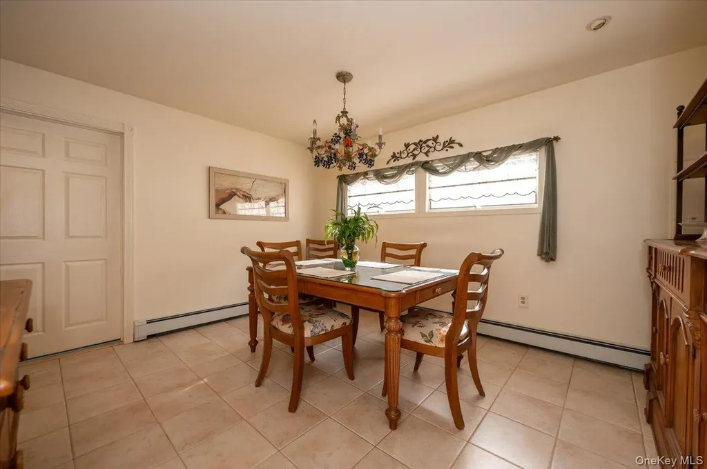 253 Blacksmith Road S Levittown NY 11756