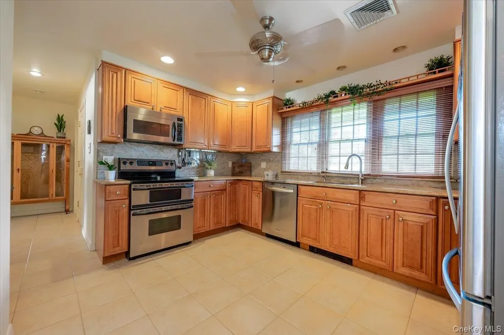 253 Blacksmith Road S Levittown NY 11756