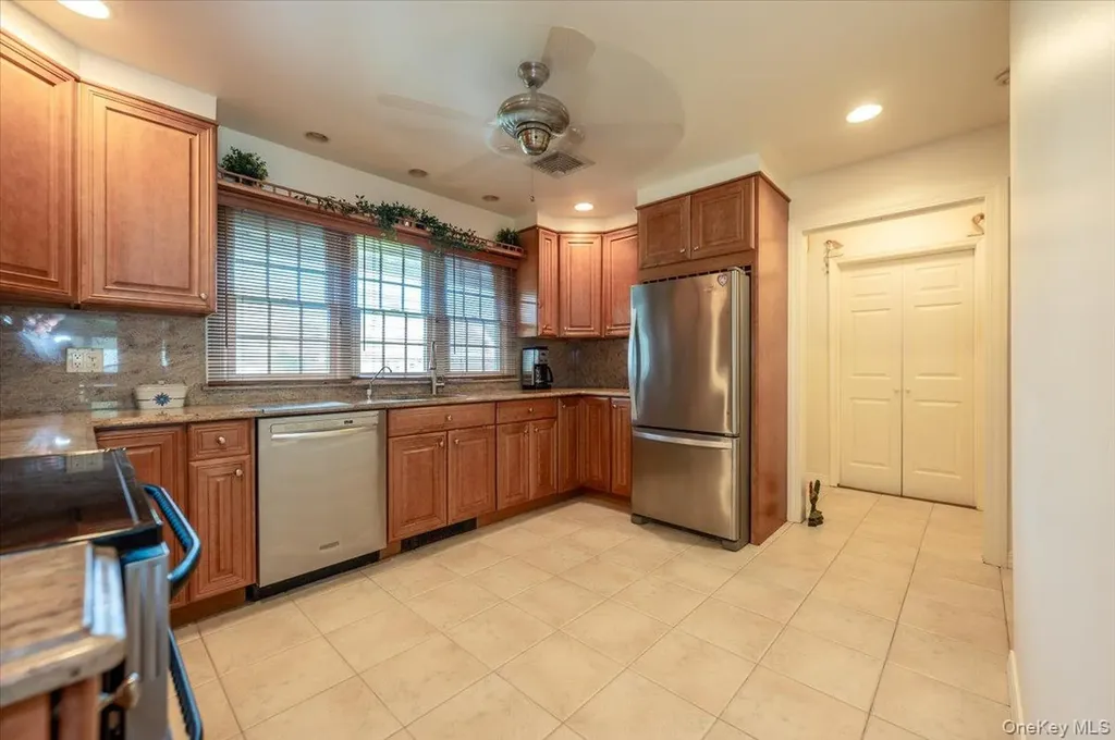 253 Blacksmith Road S Levittown NY 11756