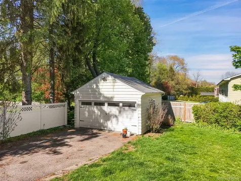 82 Crescent Terrace Bedford Hills NY 10507