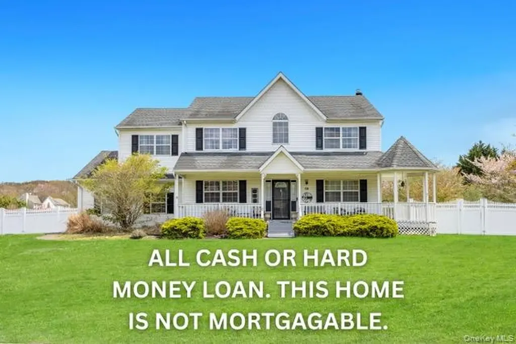 55 W Greentree Drive Medford NY 11763