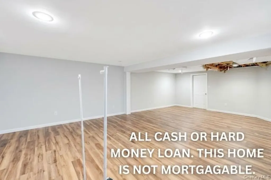55 W Greentree Drive Medford NY 11763