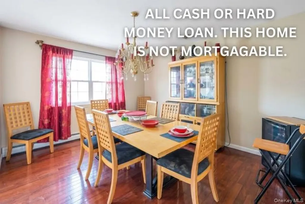 55 W Greentree Drive Medford NY 11763