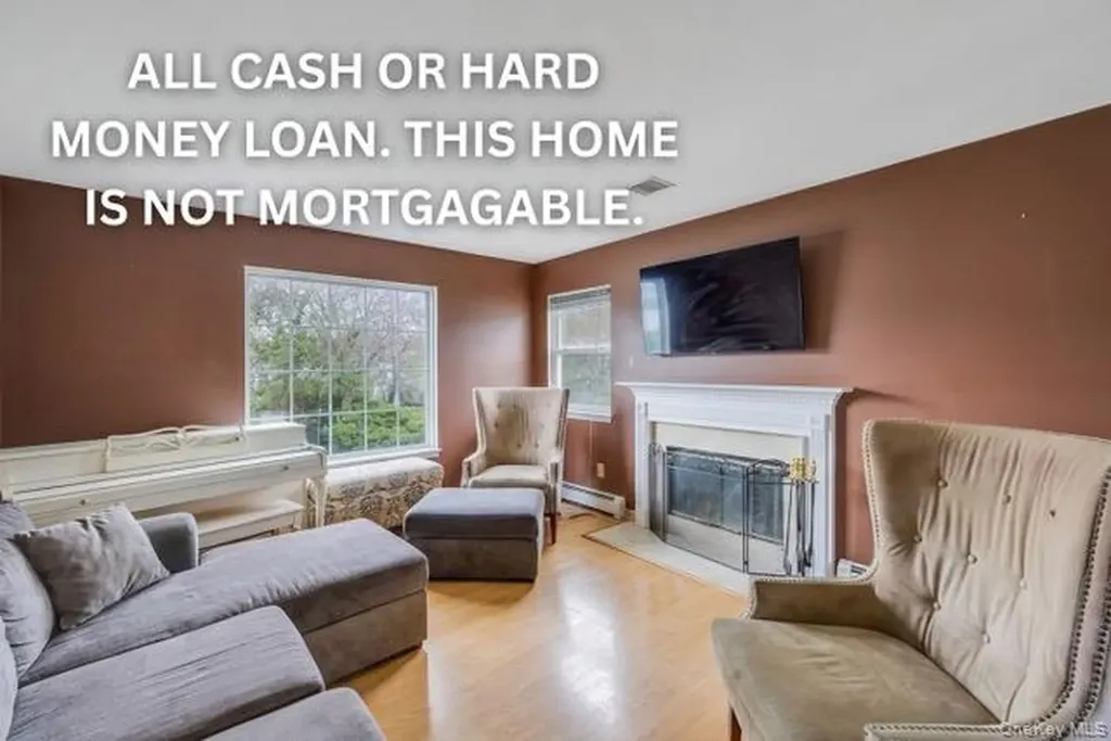 55 W Greentree Drive Medford NY 11763