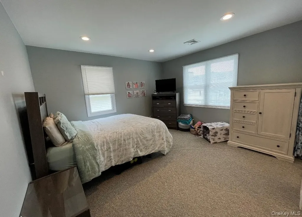 512 E Penn Street Long Beach NY 11561