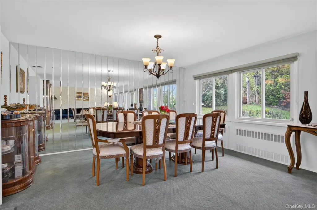 2 Vanad Drive East Hills NY 11576