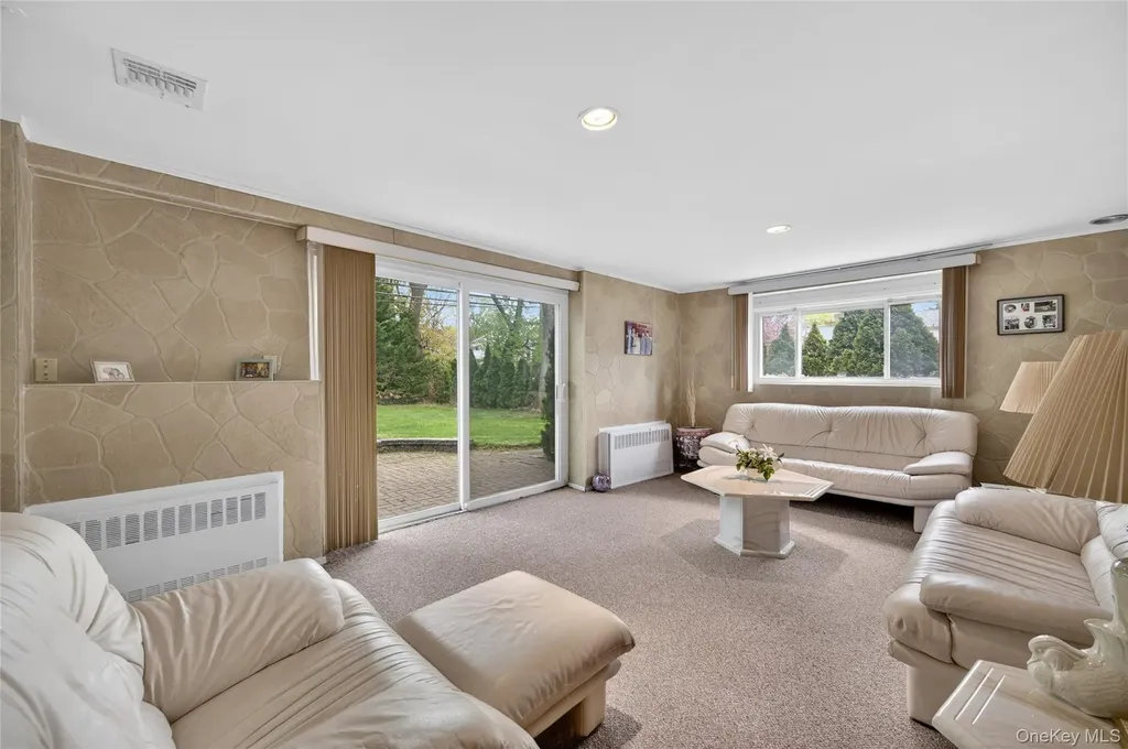 2 Vanad Drive East Hills NY 11576