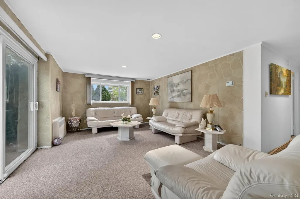 2 Vanad Drive East Hills NY 11576