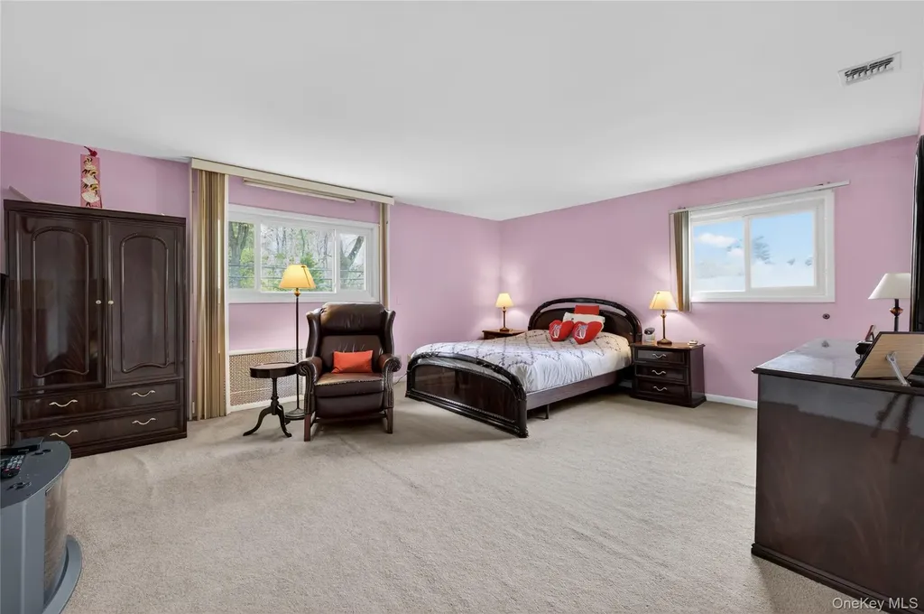 2 Vanad Drive East Hills NY 11576
