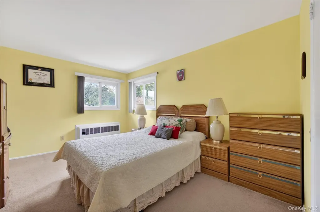 2 Vanad Drive East Hills NY 11576