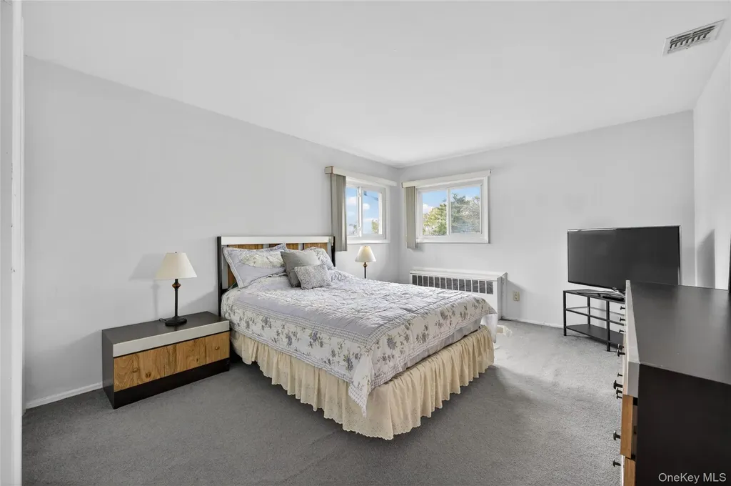 2 Vanad Drive East Hills NY 11576