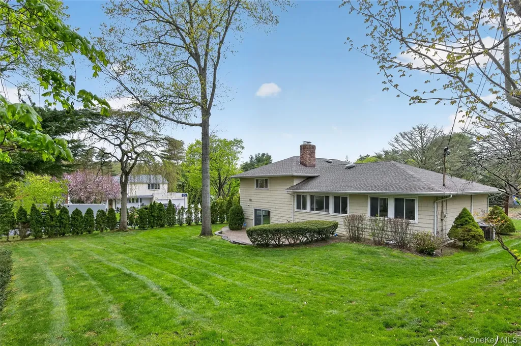 2 Vanad Drive East Hills NY 11576