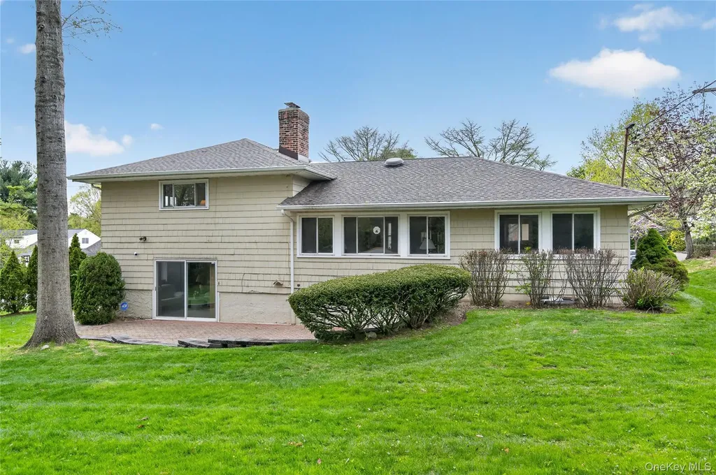 2 Vanad Drive East Hills NY 11576