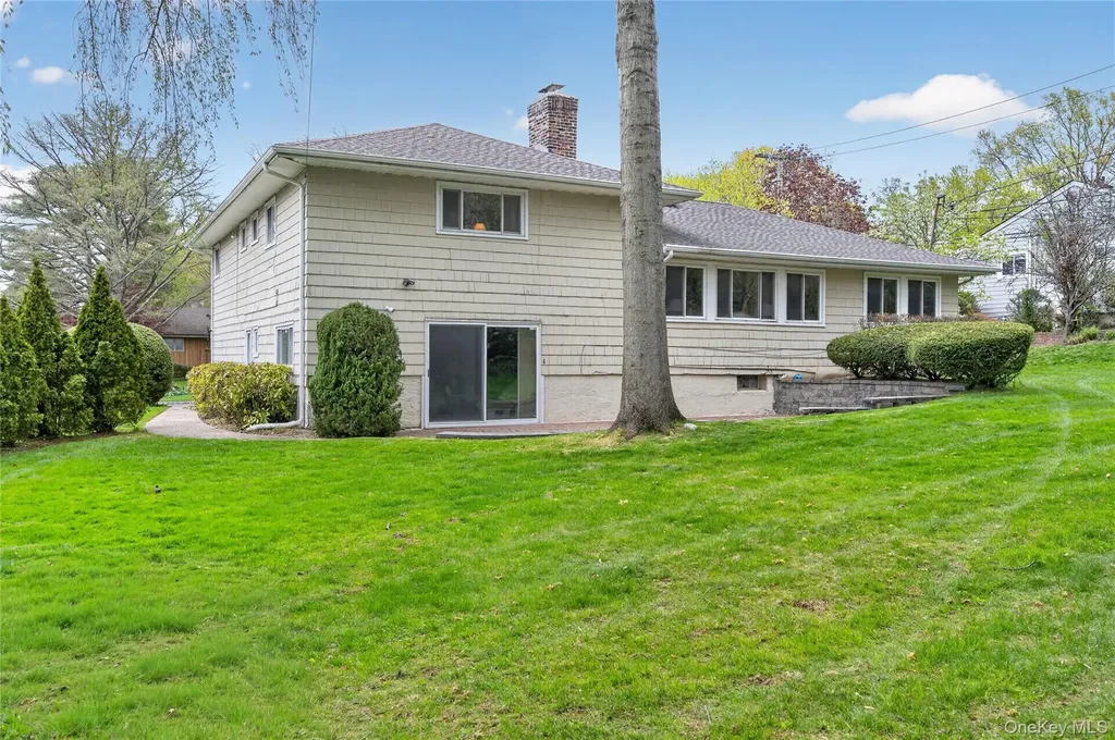 2 Vanad Drive East Hills NY 11576