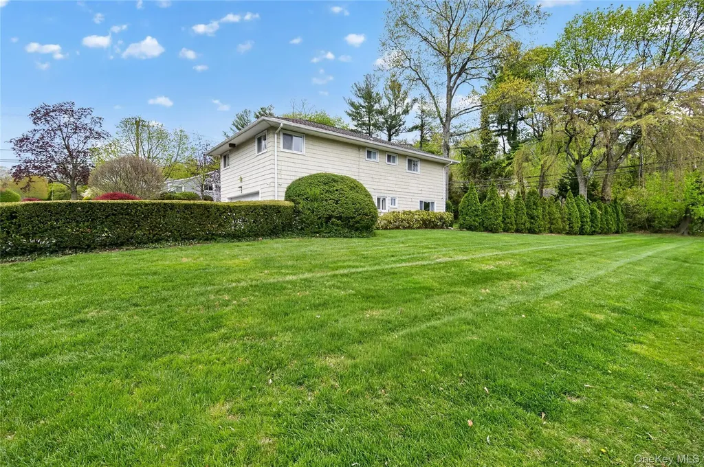 2 Vanad Drive East Hills NY 11576