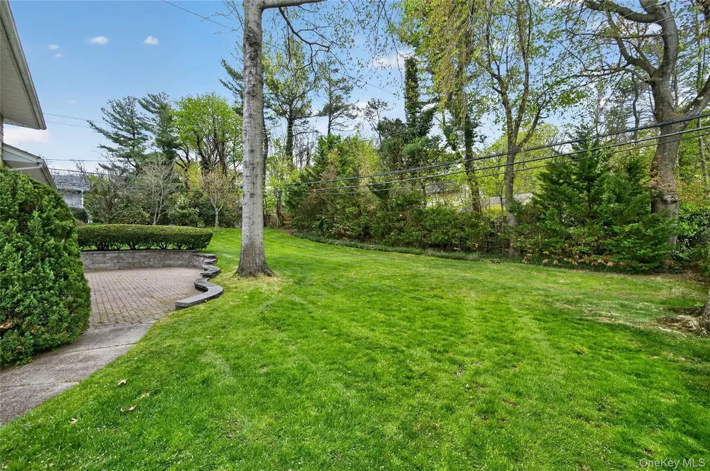 2 Vanad Drive East Hills NY 11576